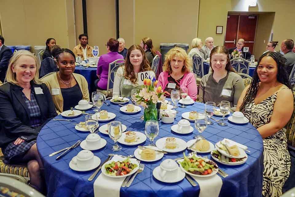 A table at 博彩网址大全's 2024 Scholarship Dinner. Photo by Megan Favignano Mansouri.