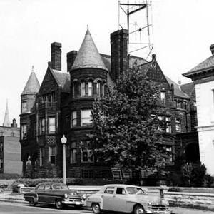 Cupples House as it stood around the time it was purchased by the University.